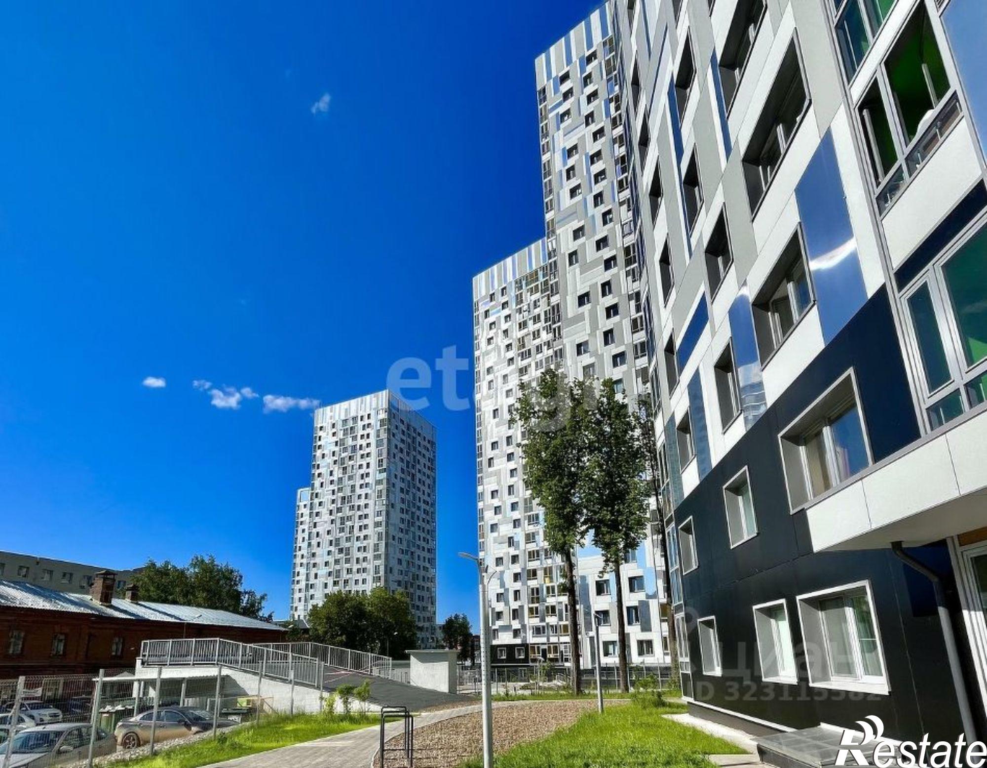 Купить гараж, место в паркинге за 3 100 010 рублей на ул Революции, 52б