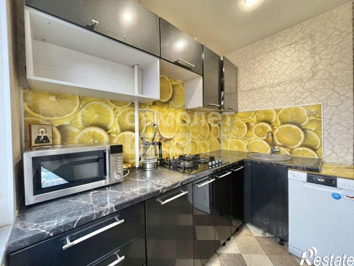 2-комн квартира улица Космонавта Леонова, 60,  д. 60