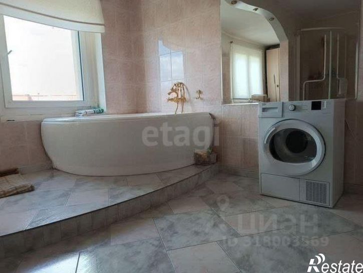 5-комн квартира улица Революции, 3/5,  д. 3/5