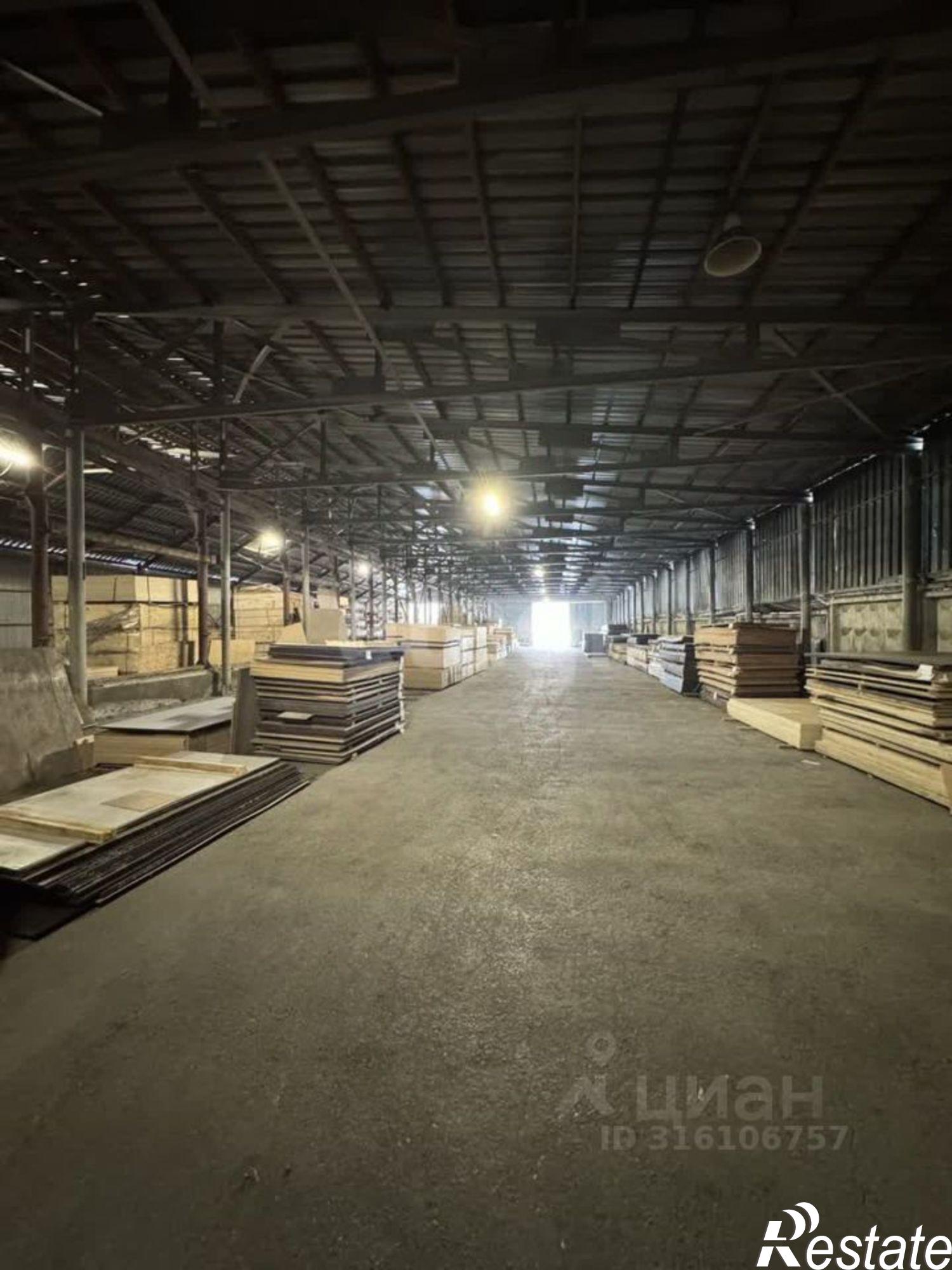 Купить складское помещение за 47 001 300 рублей на ул Соликамская, 319