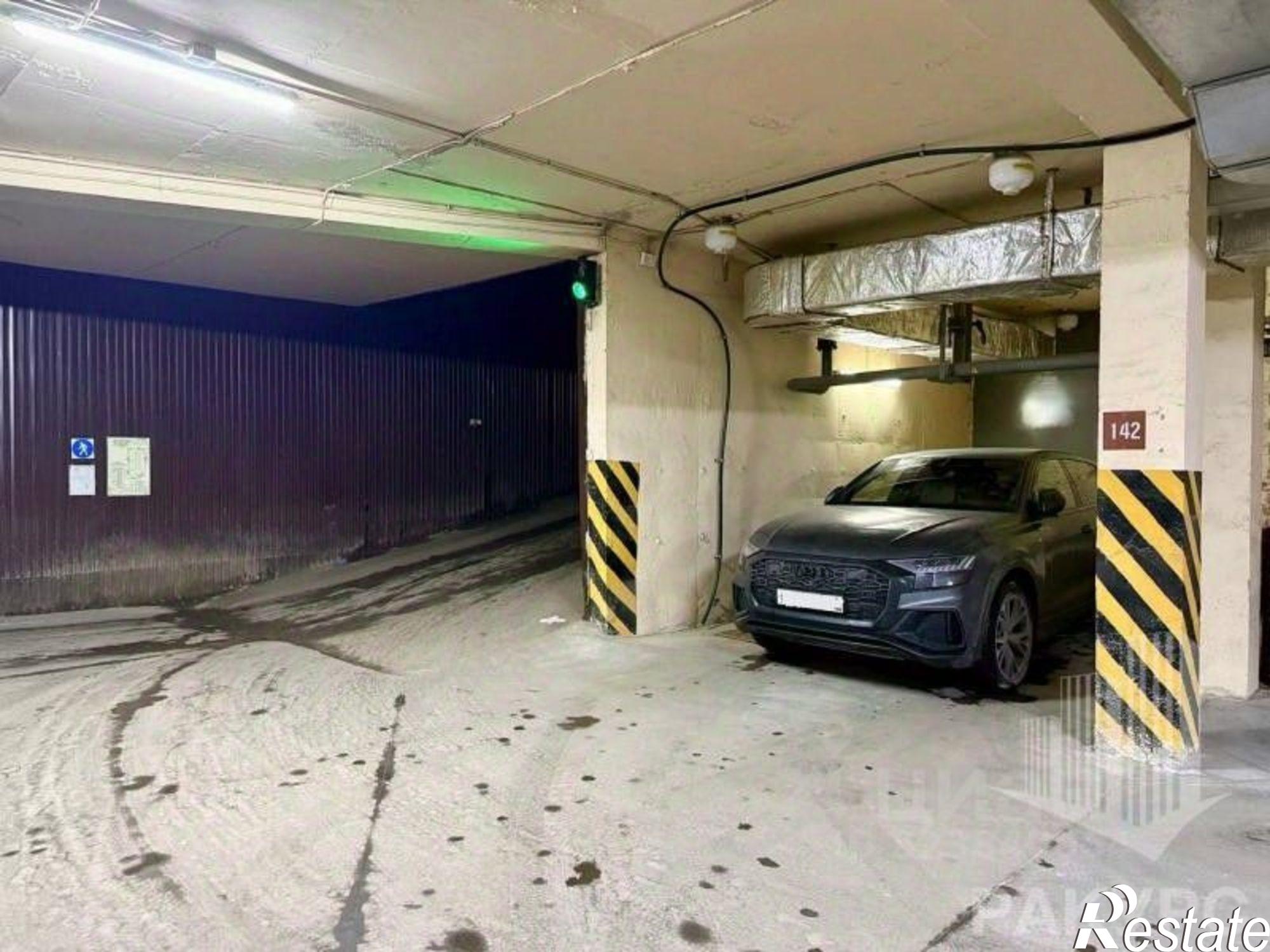 Купить гараж, место в паркинге за 1 400 000 рублей на ул Рабочая, 7