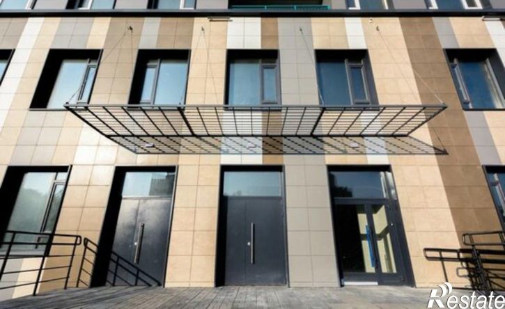 4-комн квартира улица Революции, 2А,  д. 2А