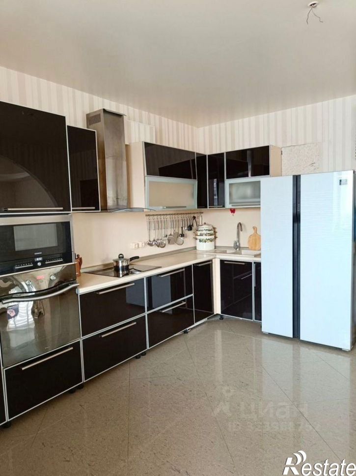 3-комн квартира улица Ивана Франко, 42,  д. 42