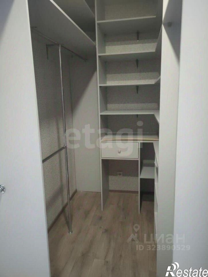 3-комн квартира ул Агатовая, 28,  д. 28