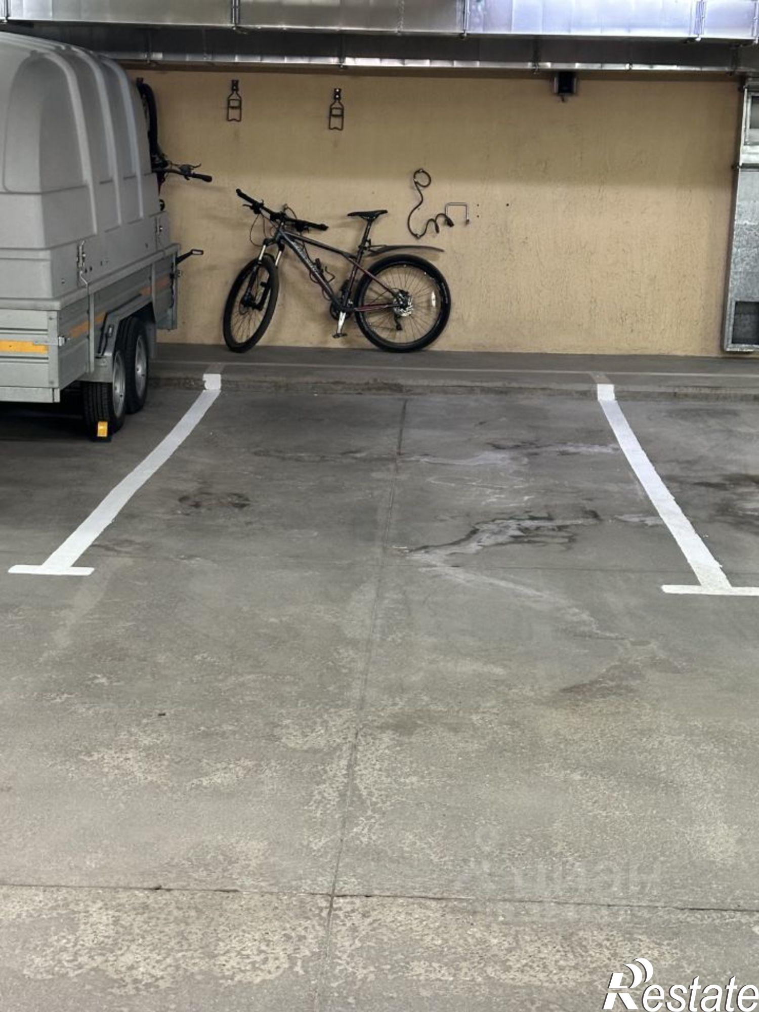 Купить гараж, место в паркинге за 1 920 000 рублей на улица Революции, 21