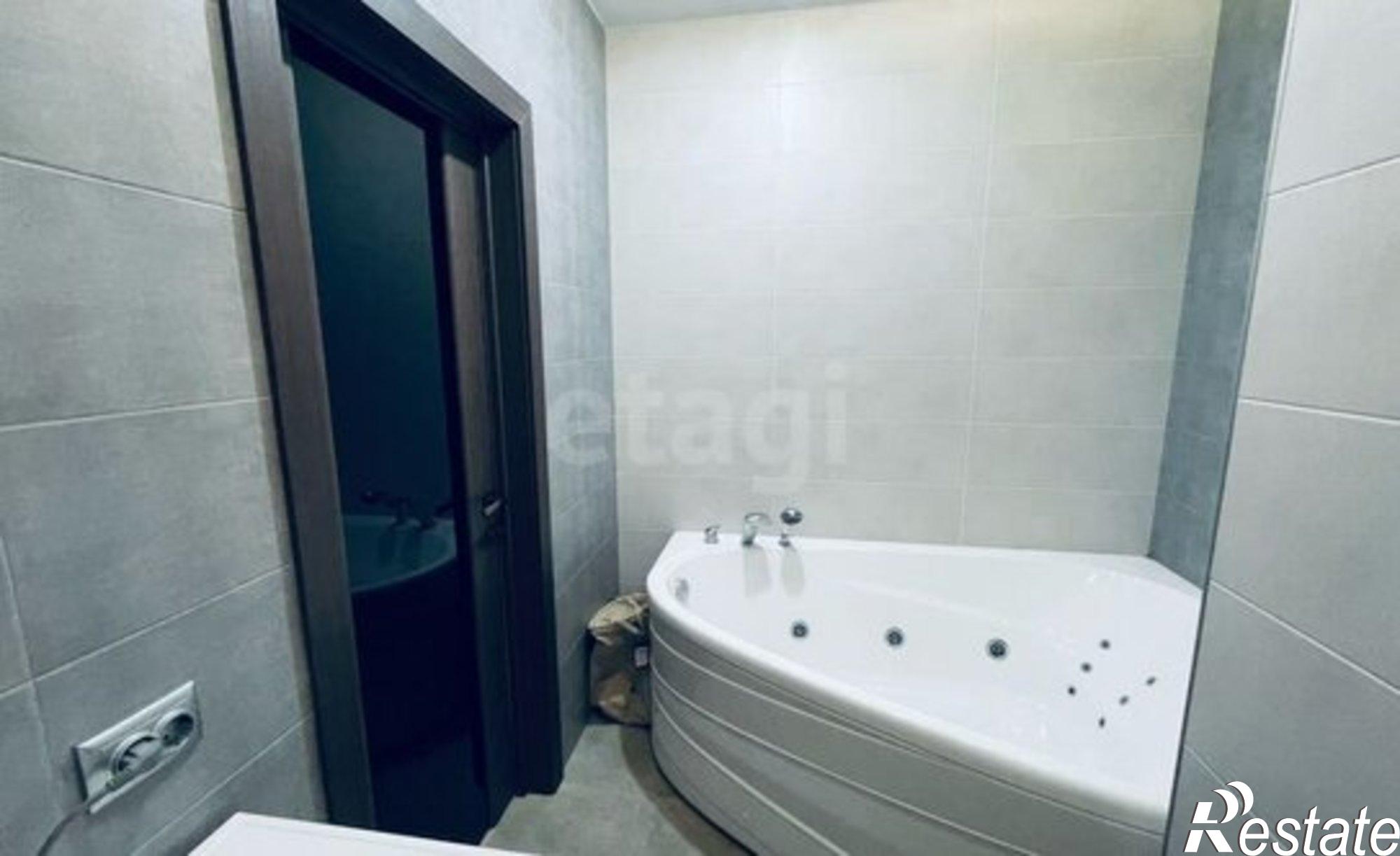 Купить квартиру за 12 580 000 рублей на ул КИМ, 61