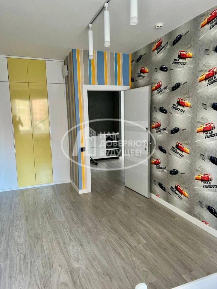 3-комн квартира шоссе Космонавтов, 118