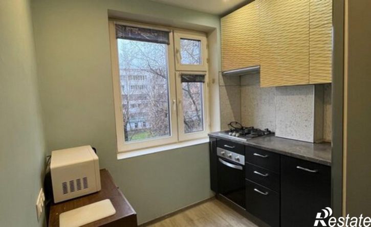 4-комн квартира ул Крисанова, 8,  д. 8