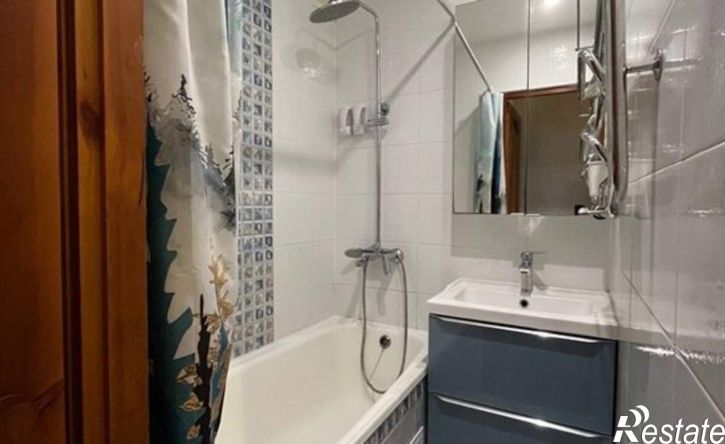 4-комн квартира ул Крисанова, 8,  д. 8