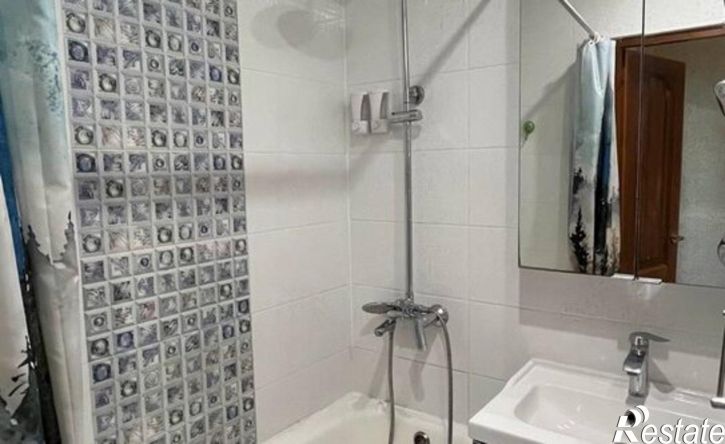 4-комн квартира ул Крисанова, 8,  д. 8