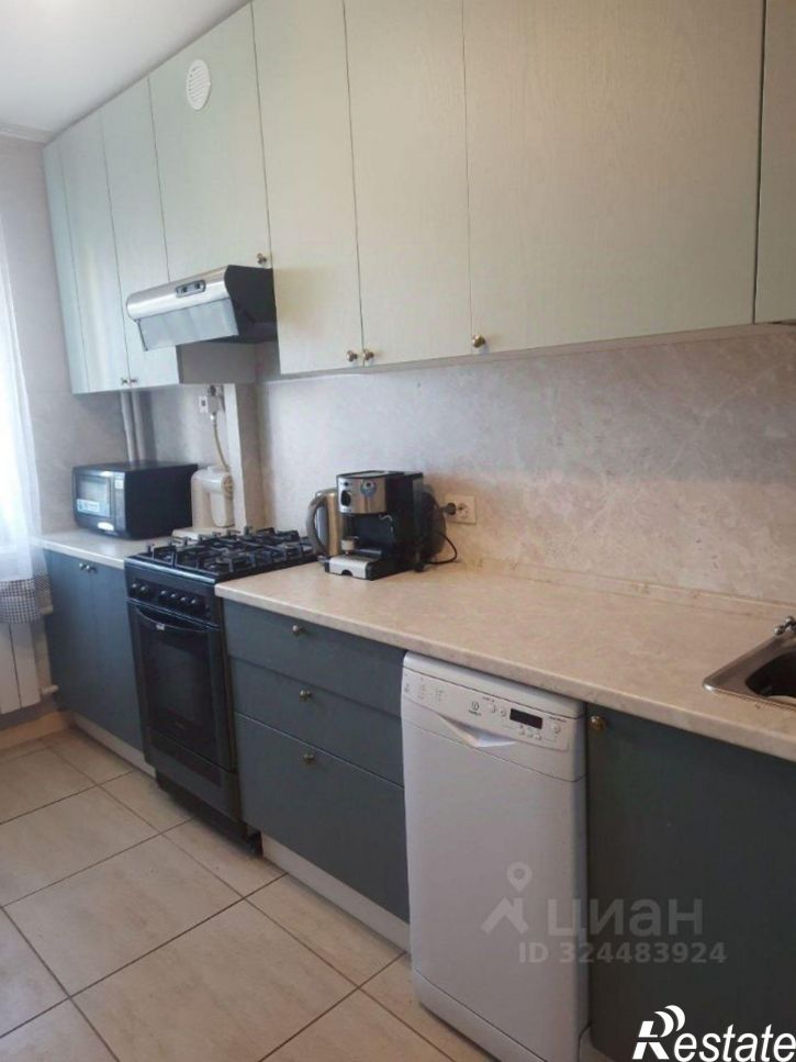 3-комн квартира ул Адмирала Ушакова, 55,  д. 55