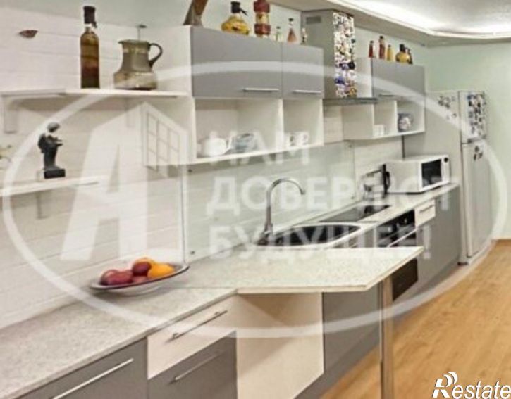 3-комн квартира ул Елькина, 8,  д. 8