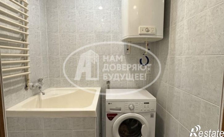 3-комн квартира ул Елькина, 8,  д. 8