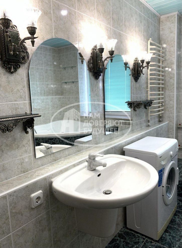 3-комн квартира улица Елькина, 8