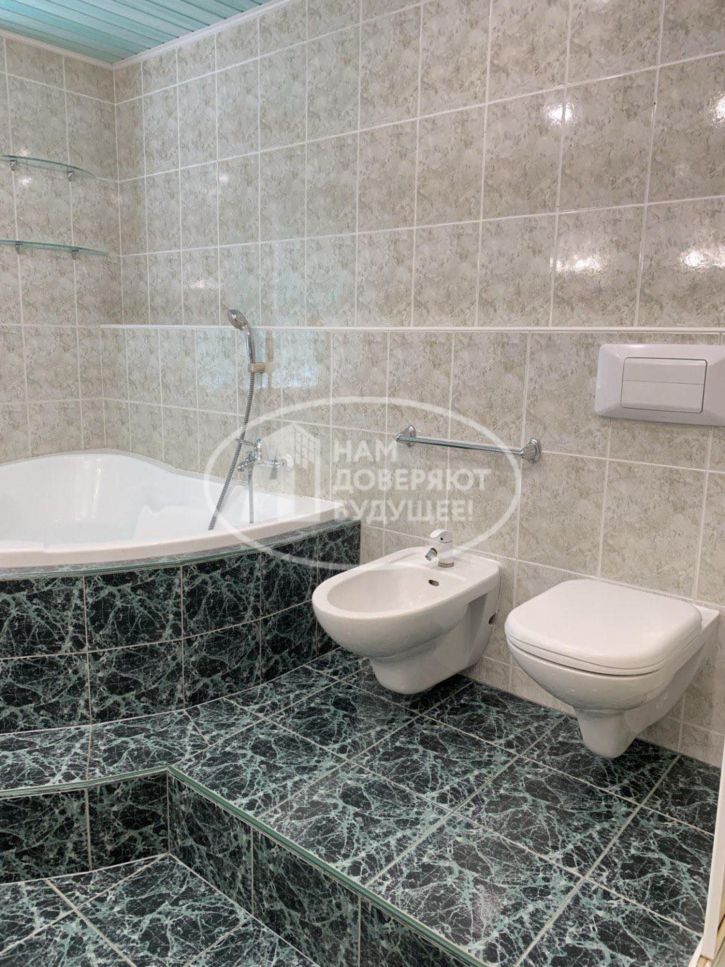 3-комн квартира улица Елькина, 8