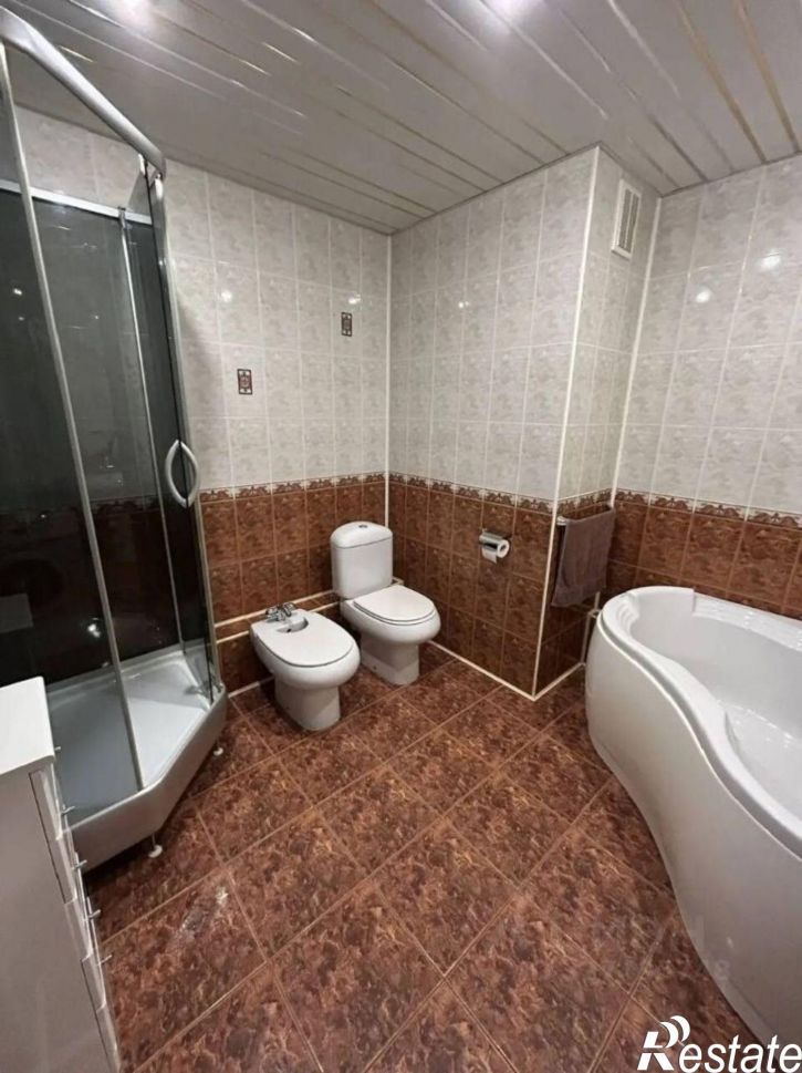 4-комн квартира б-р Гагарина, 70а,  д. 70а