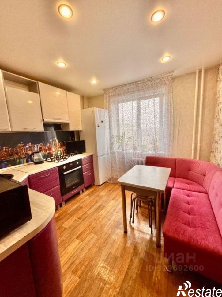 3-комн квартира ул Краснослудская, 8,  д. 8