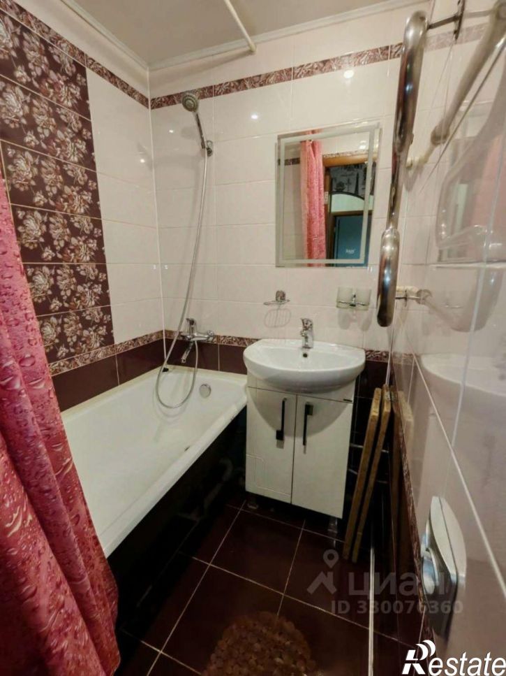 2-комн квартира улица Карпинского, 83,  д. 83