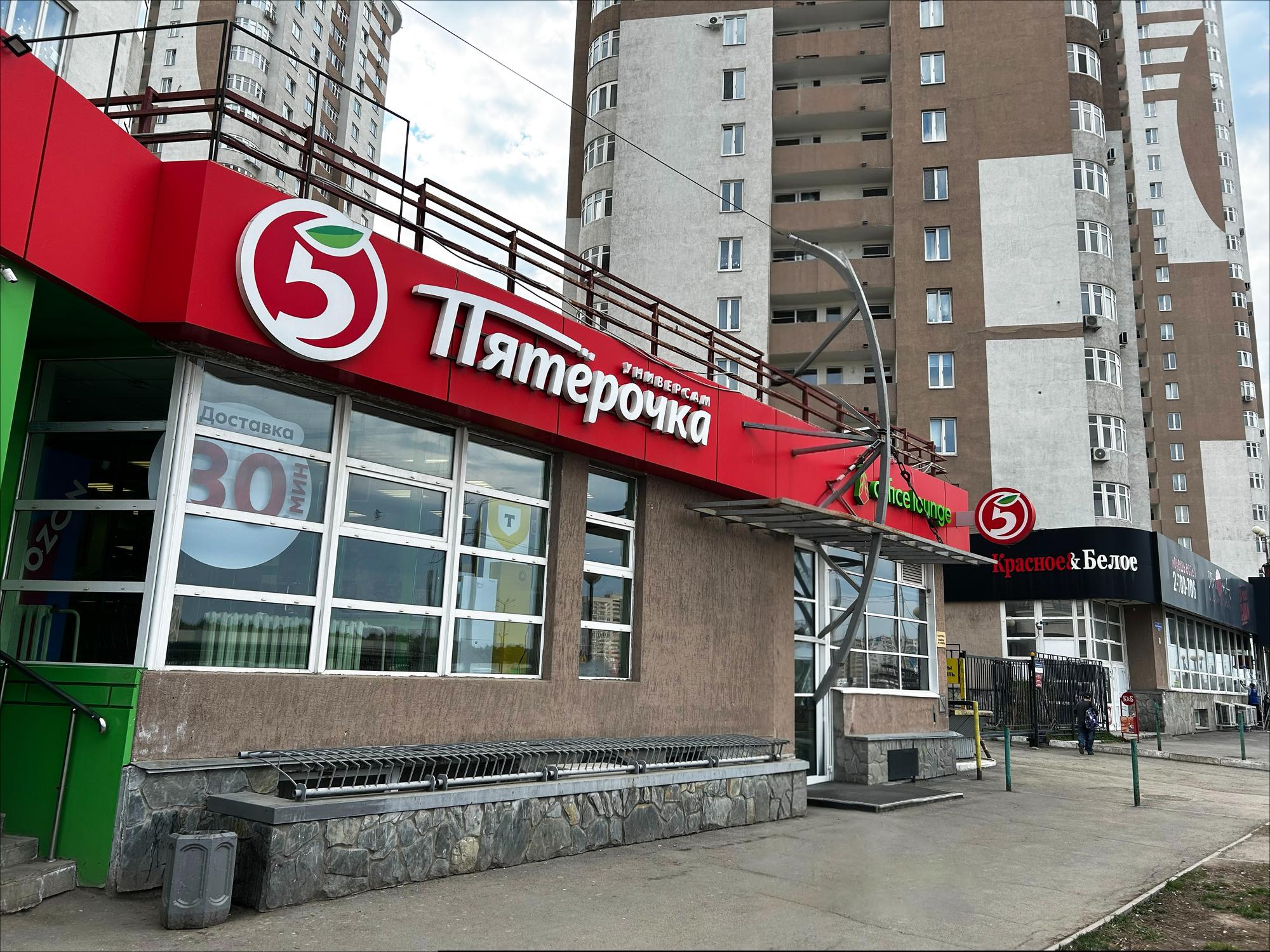 Купить торговое помещение за 62 000 000 рублей на Россия, Космонавтов ш, 213