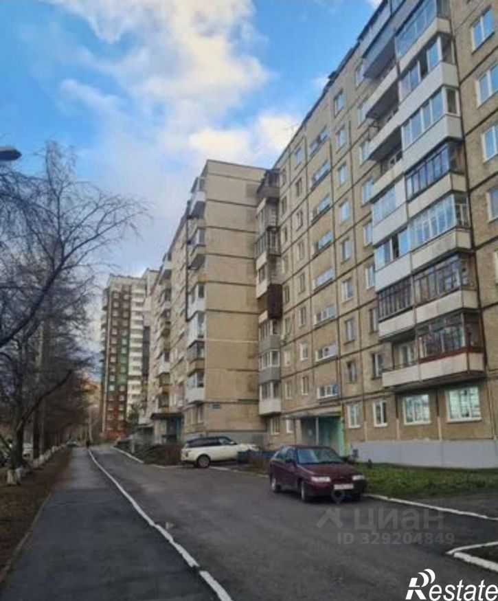 3-комн квартира ул Лаврова, 18/2,  д. 18/2