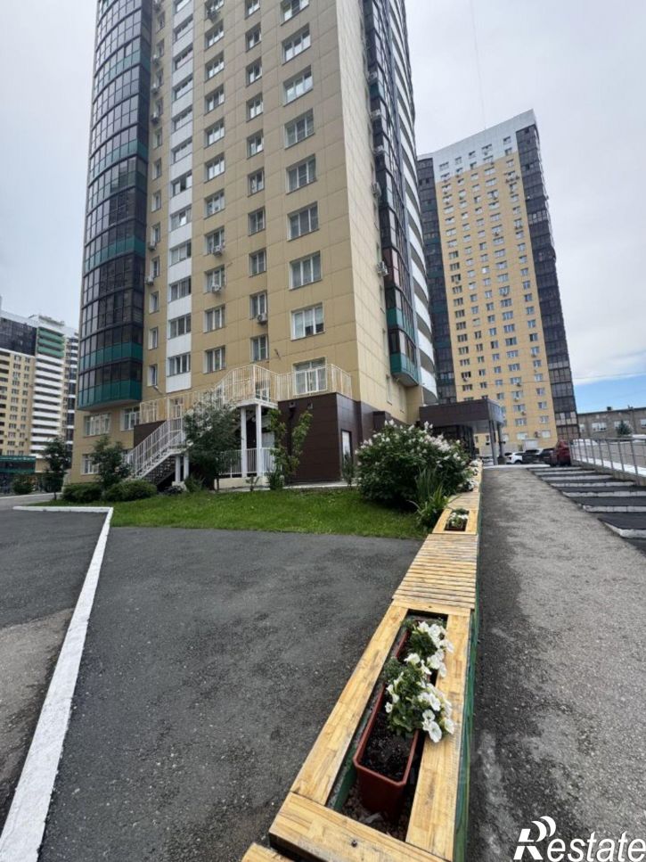 4-комн квартира улица Николая Островского, 93В,  д. 93В