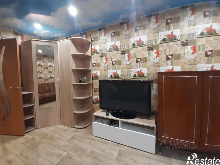 2-комн квартира улица Крисанова, 10,  д. 10