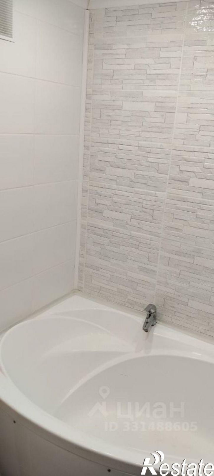 3-комн квартира улица Крупской, 72,  д. 72