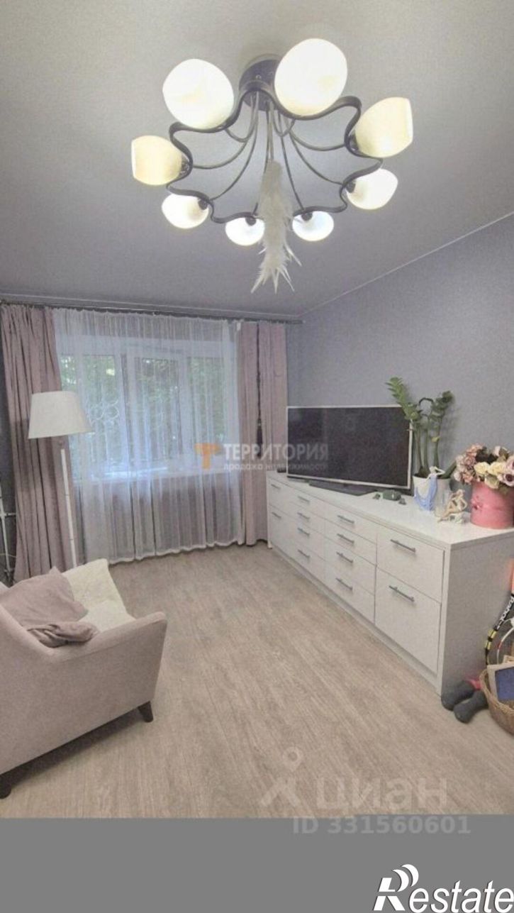 2-комн квартира улица Льва Шатрова, 8,  д. 8