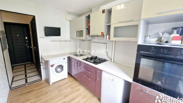 3-комн квартира ул Связистов, 11,  д. 11