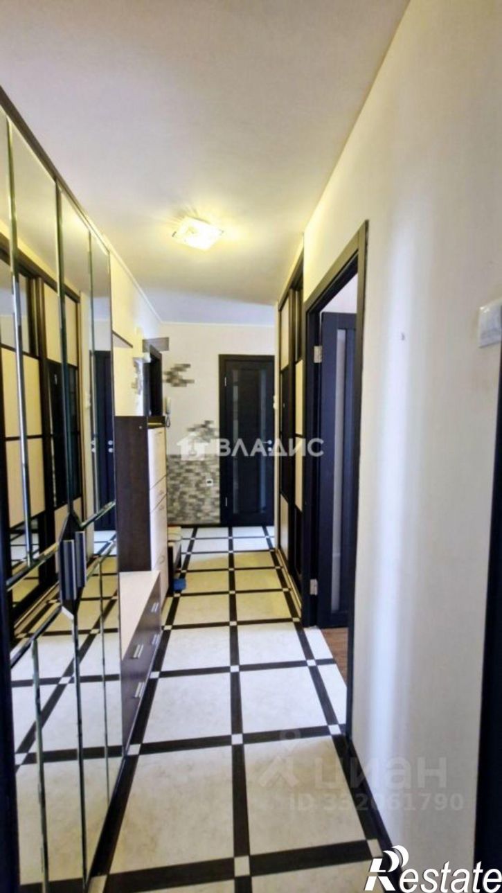 3-комн квартира ул Связистов, 11,  д. 11