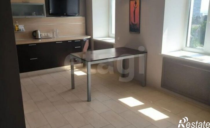 4-комн квартира ул Адмирала Ушакова, 32,  д. 32