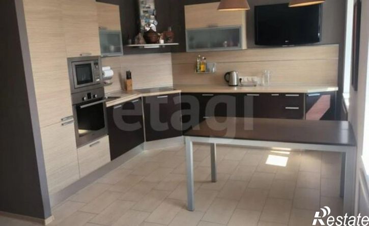 4-комн квартира ул Адмирала Ушакова, 32,  д. 32