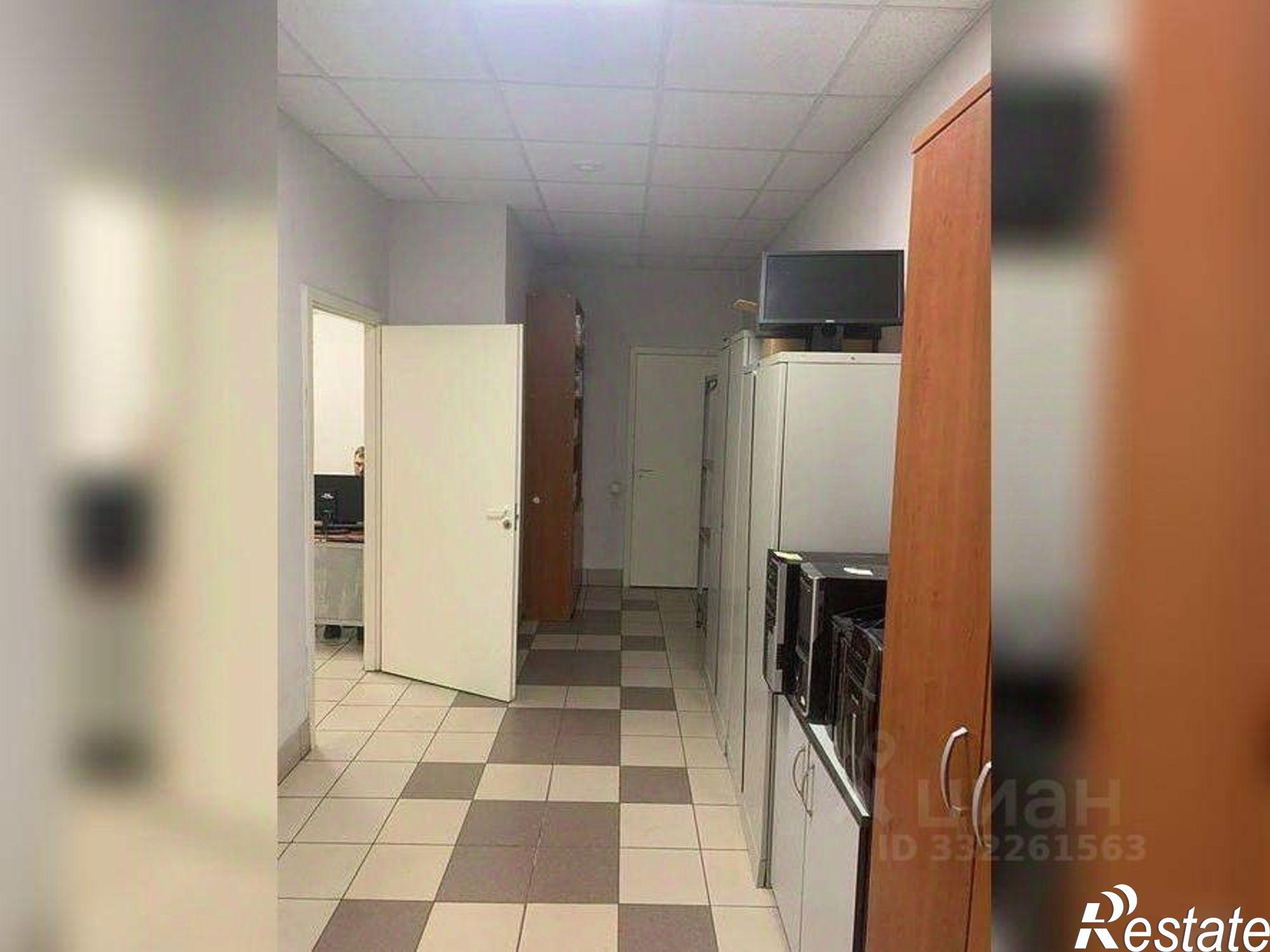Купить офис, помещение под офис за 14 403 400 рублей на ул Карпинского, 17