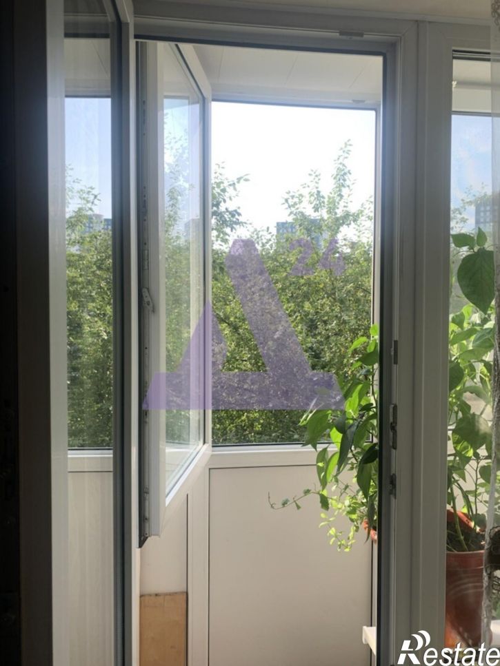 3-комн квартира улица Космонавта Леонова, дом 46