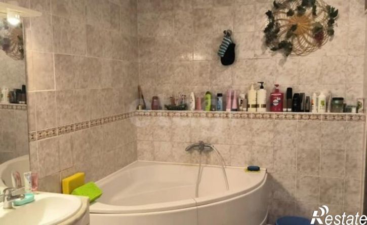 3-комн квартира ул Адмирала Ушакова, 36,  д. 36