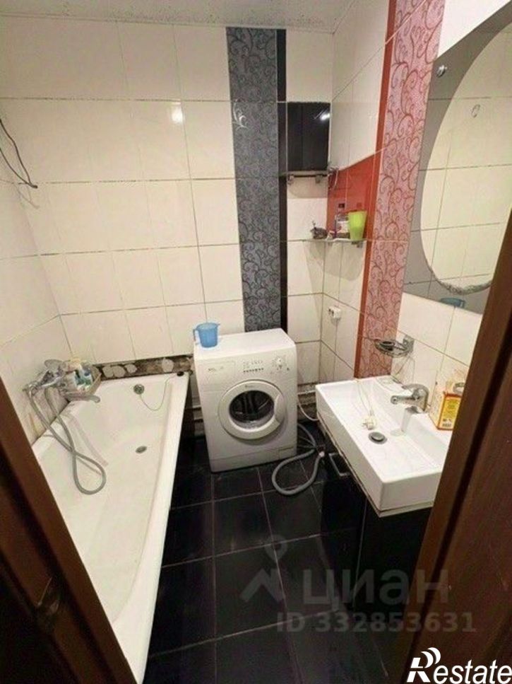 3-комн квартира ул Льва Шатрова, 35,  д. 35