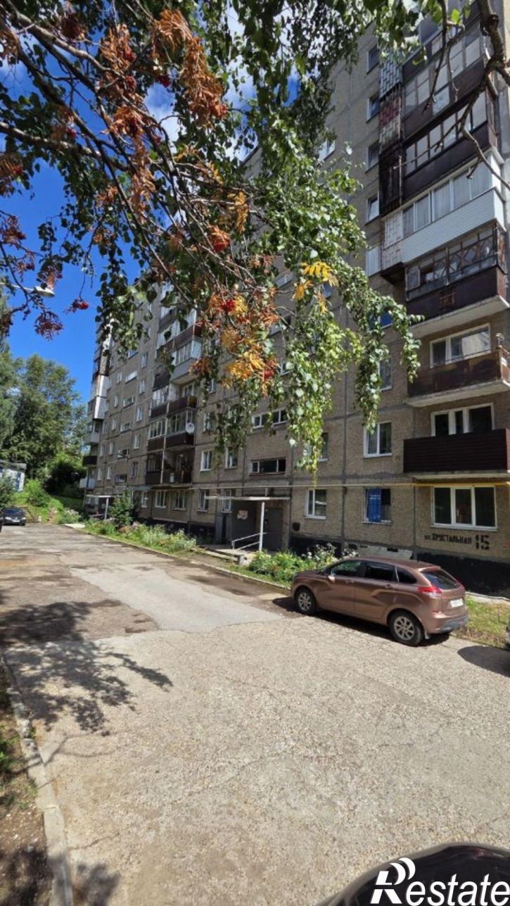 3-комн квартира ул Хрустальная, 15,  д. 15