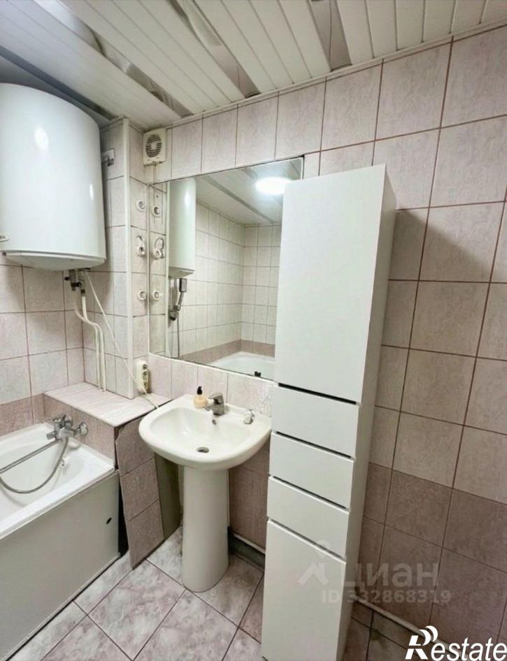 3-комн квартира ул Хрустальная, 8,  д. 8