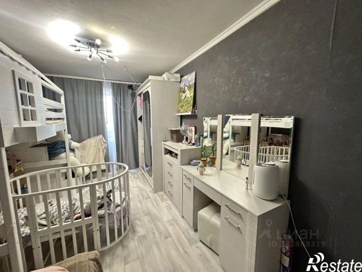 3-комн квартира ул Хрустальная, 8,  д. 8