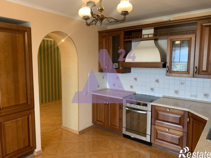 3-комн квартира улица Милиционера Власова, дом 4