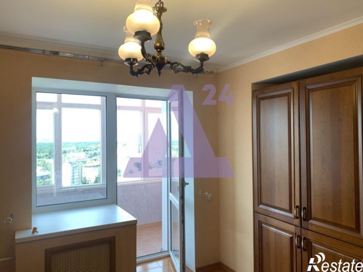 3-комн квартира улица Милиционера Власова, дом 4