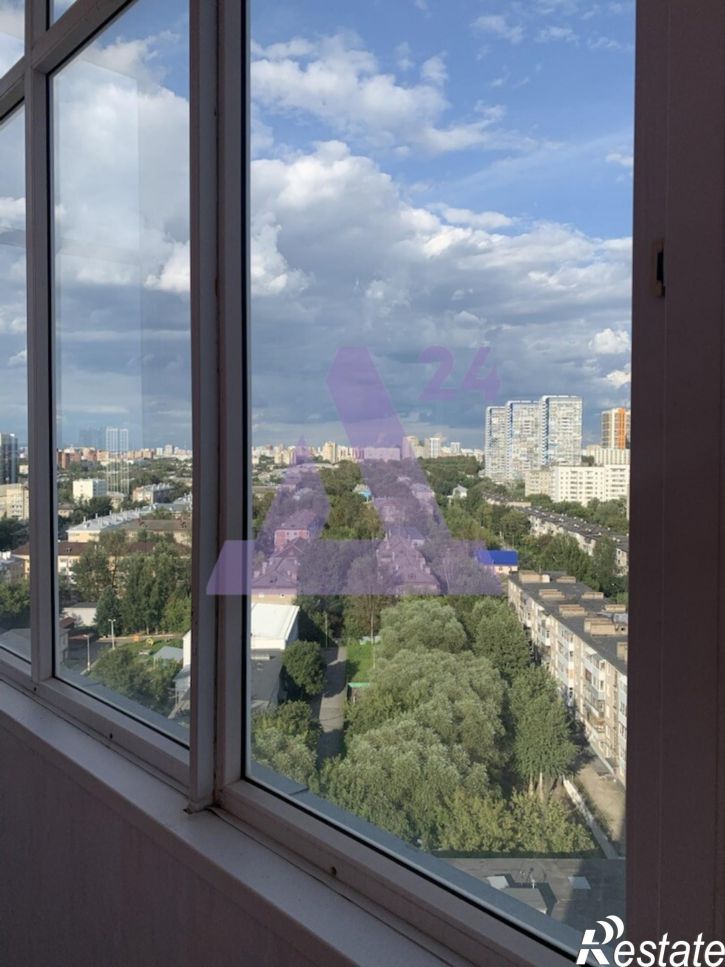 3-комн квартира улица Милиционера Власова, дом 4