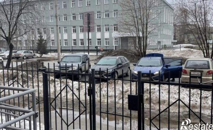 4-комн квартира ул Адмирала Ушакова, 21,  д. 21