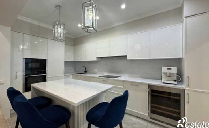 4-комн квартира ул Революции, 48б,  д. 48б