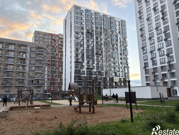 3-комн квартира ул Барамзиной, 32,  д. 32