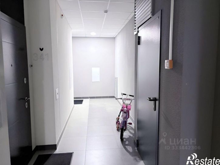 3-комн квартира ул Барамзиной, 32,  д. 32