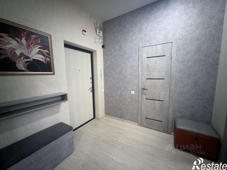 3-комн квартира ул Барамзиной, 32,  д. 32