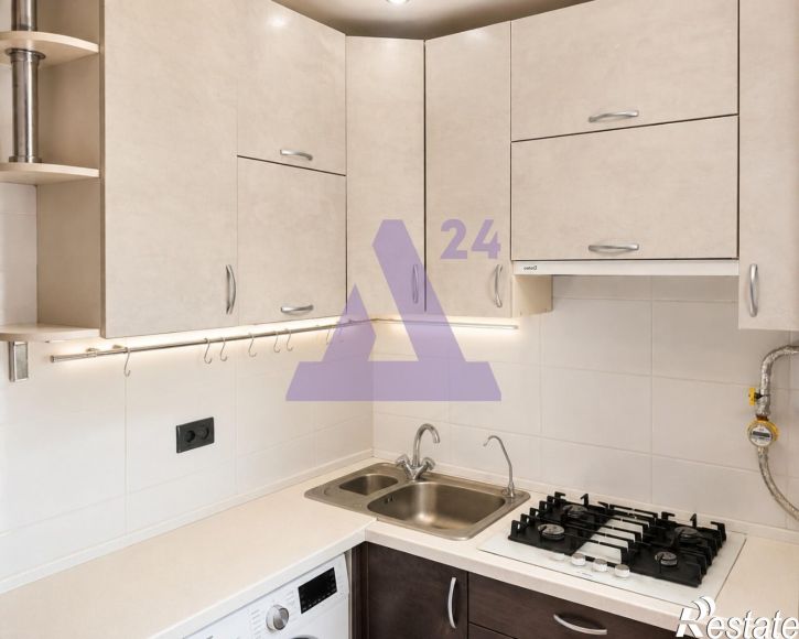 4-комн квартира улица Космонавта Леонова, дом 51