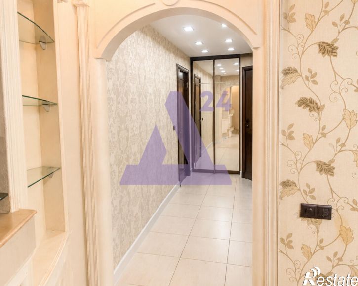 4-комн квартира улица Космонавта Леонова, дом 51