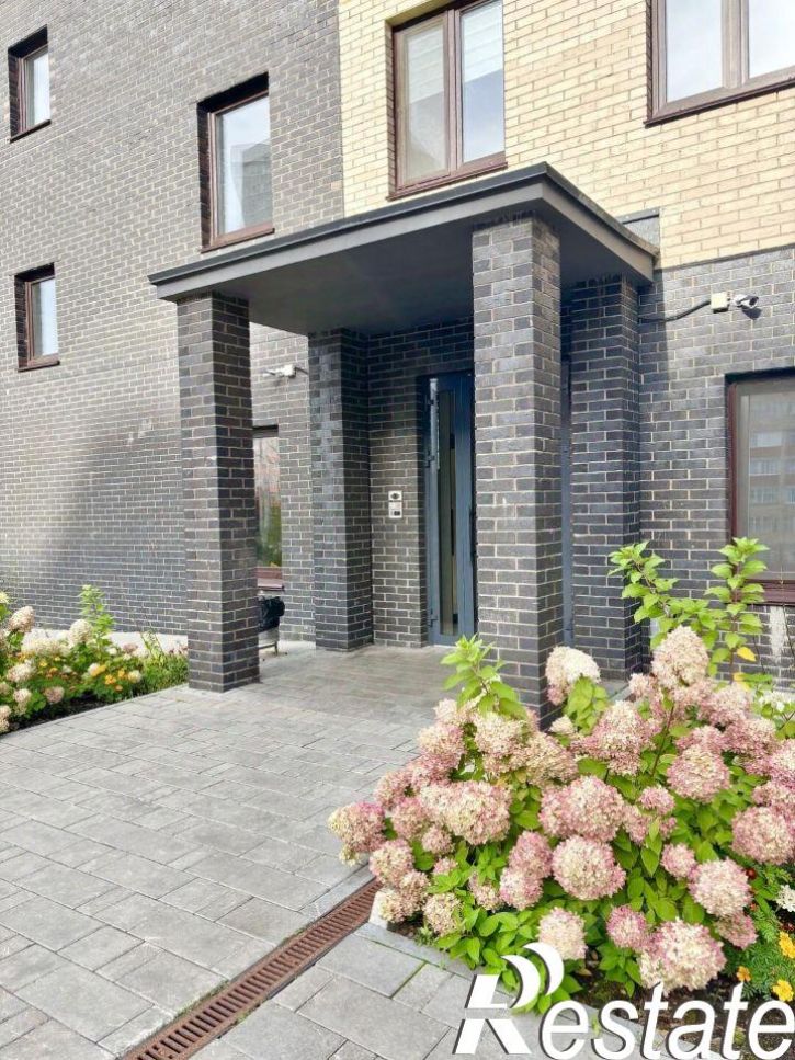 2-комн квартира улица Советской Армии, 64,  д. 64